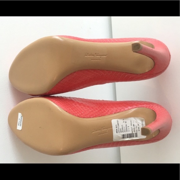 SALVATORE FERRAGAMO RILLY PINK SNAKESKIN PUMPS 9.5 - Picture 5 of 8